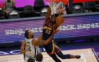 他，24歲天才，NBA十年最失敗。無(wú)球可打。