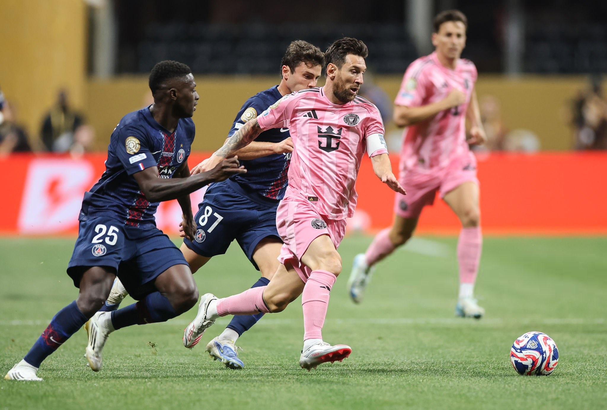 世俱杯4-0大勝，巴黎成為第二支兩次四球戰(zhàn)勝梅西的球隊(duì)