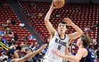 楊瀚森NBA夏聯(lián)表現(xiàn)佳，守護(hù)“全村希望”需理性