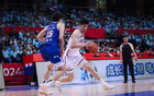 余嘉豪22歲加盟西甲畢爾巴鄂，曾挑戰(zhàn)NBA，西班牙特訓(xùn)，助中國男籃備戰(zhàn)亞洲杯。