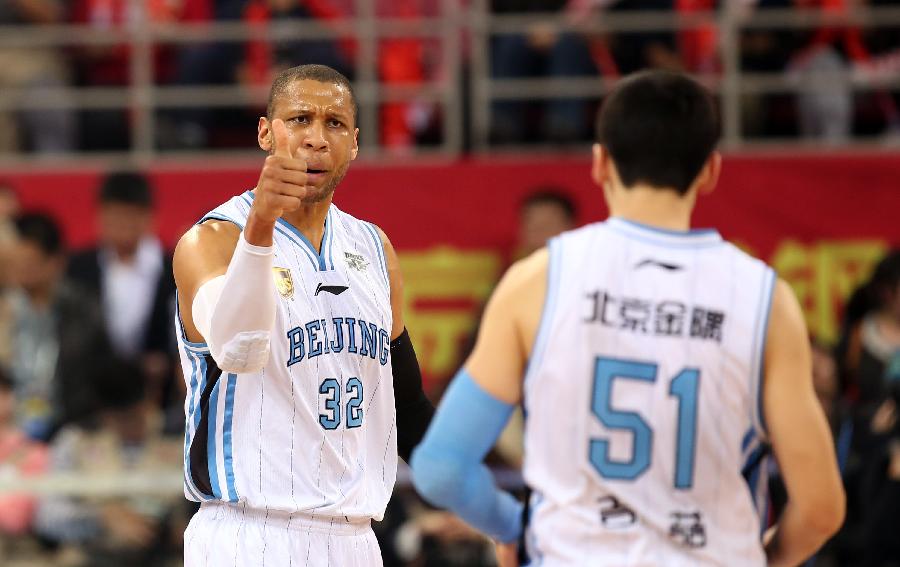 北京時間3月18日,NBA常規(guī)賽繼續(xù)進(jìn)行,10場比賽結(jié)果如下:熱火95-116輸給尼克斯,火箭144-137加時逆轉(zhuǎn)76人,步行者132-130加時險勝森林狼,活塞127-81大勝鵜鶘,公牛111-97擊敗爵士,掘金114-105戰(zhàn)勝勇士,太陽129-89大勝猛龍,國王132-122擊敗灰熊,開拓者112-97擊敗奇才,湖人125-109戰(zhàn)勝馬刺。讓我們來看看最新的聯(lián)盟排名—— 北京時間3月18日,NBA常規(guī)賽繼續(xù)進(jìn)行,10場比賽結(jié)果如下:熱火95-116輸給尼克斯,火箭144-137加時逆轉(zhuǎn)76人,步行者132-130加時險勝森林狼,活塞127-81大勝鵜鶘,公牛111-97擊敗爵士,掘金114-105戰(zhàn)勝勇士,太陽129-89大勝猛龍,國王132-122擊敗灰熊,開拓者112-97擊敗奇才,湖人125-109戰(zhàn)勝馬刺。讓我們來看看最新的聯(lián)盟排名——